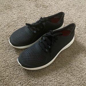 Crocs Lite Ride sneakers black woman’s size 10